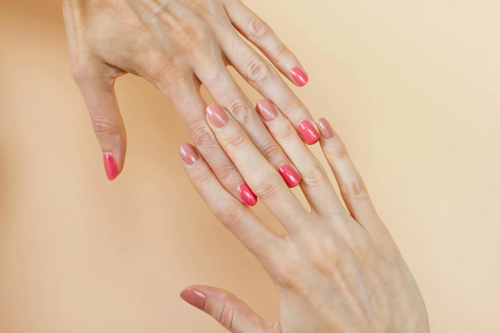 Two-tone rose manicure