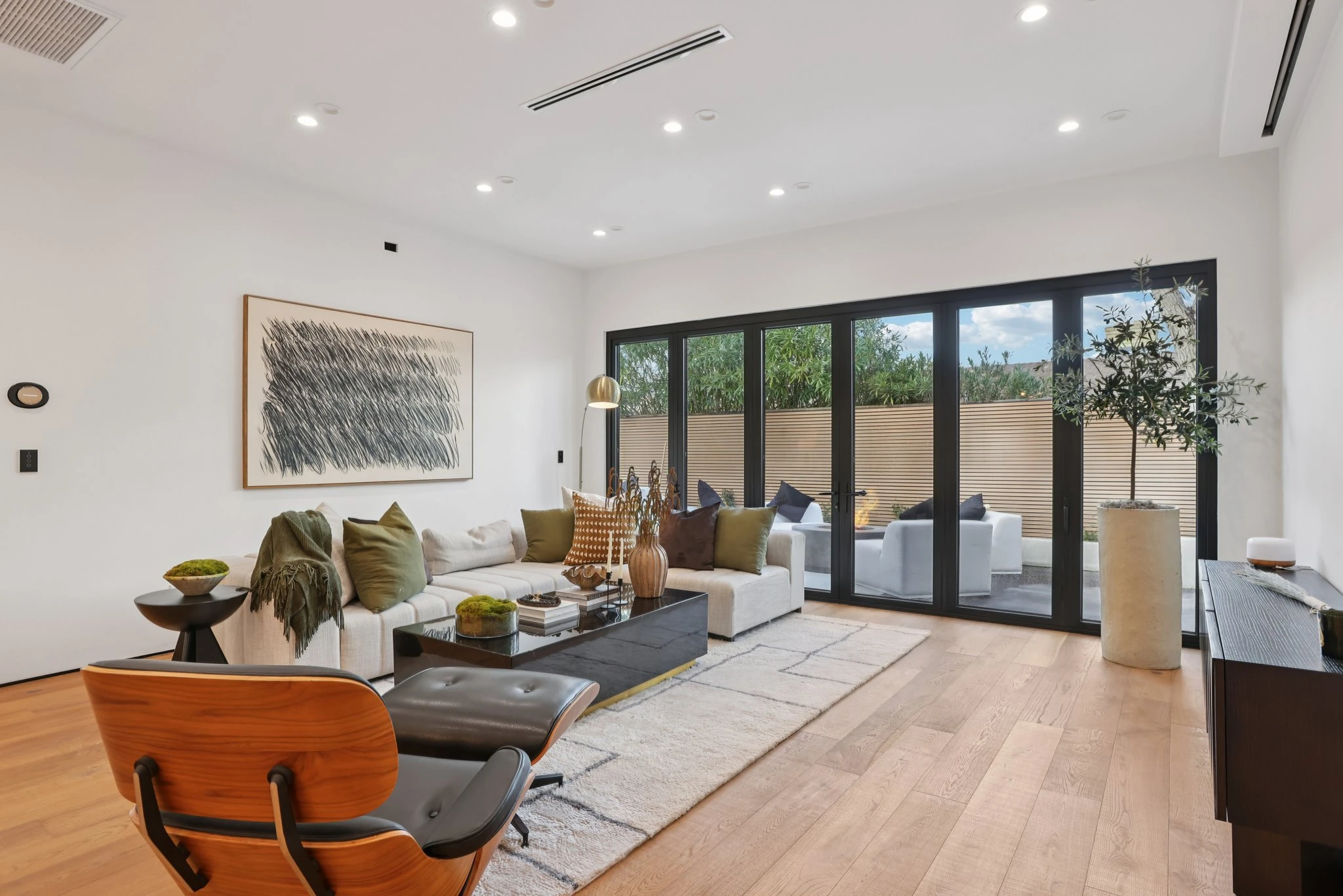 Via del Valle living room showing ceiling supply vents, a return grille, wall thermostat and controls